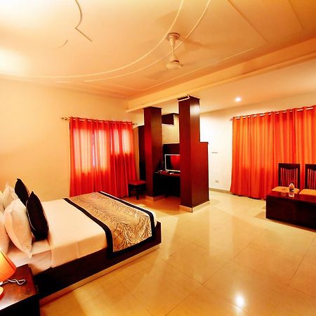 Hotel Lohmod At National Highway 8 - Free Airport Transffer 新德里 外观 照片