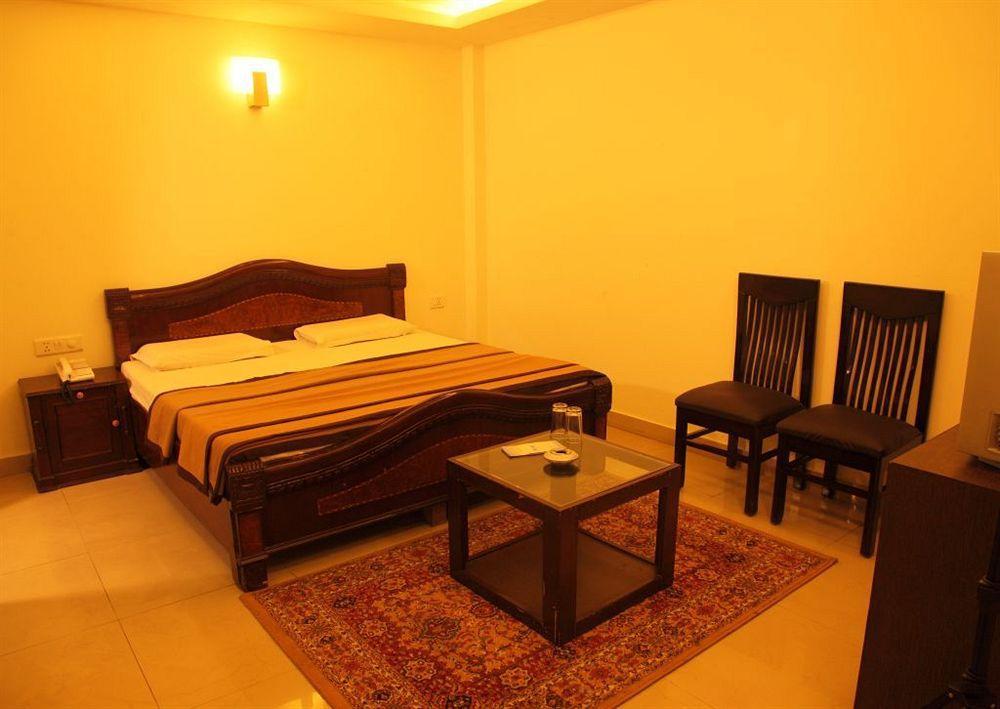 Hotel Lohmod At National Highway 8 - Free Airport Transffer 新德里 外观 照片
