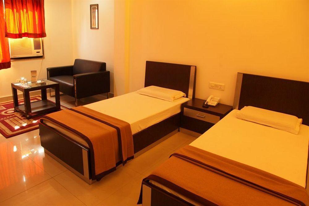 Hotel Lohmod At National Highway 8 - Free Airport Transffer 新德里 外观 照片
