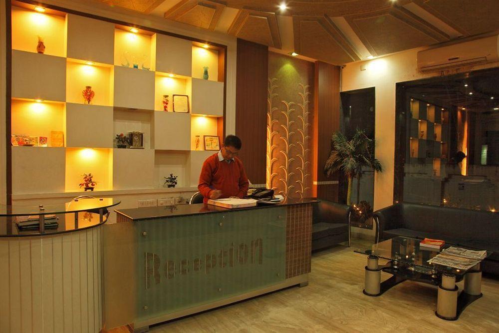 Hotel Lohmod At National Highway 8 - Free Airport Transffer 新德里 外观 照片
