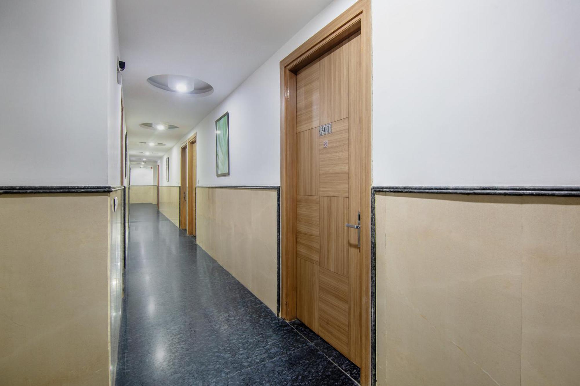 Hotel Lohmod At National Highway 8 - Free Airport Transffer 新德里 外观 照片