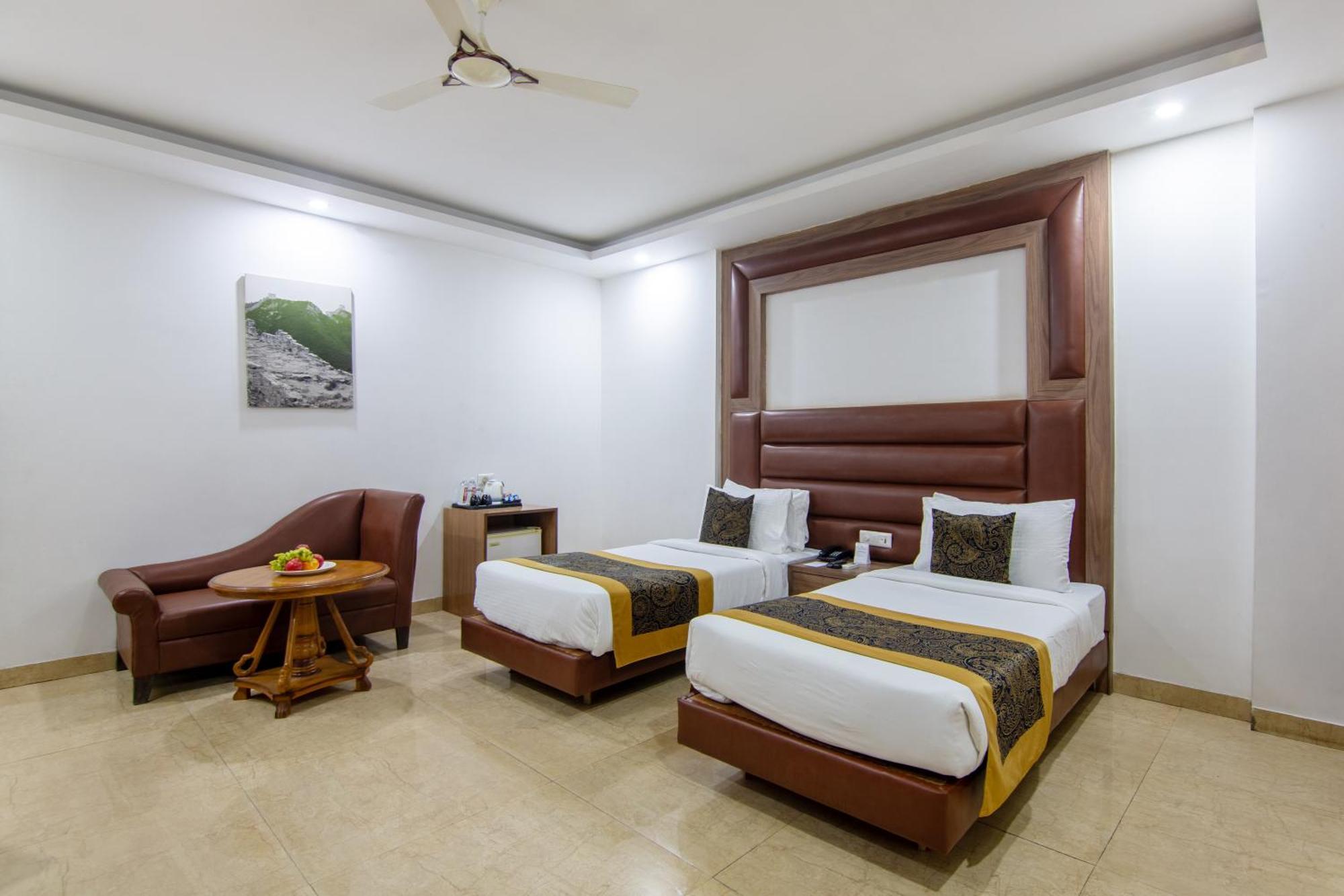 Hotel Lohmod At National Highway 8 - Free Airport Transffer 新德里 外观 照片