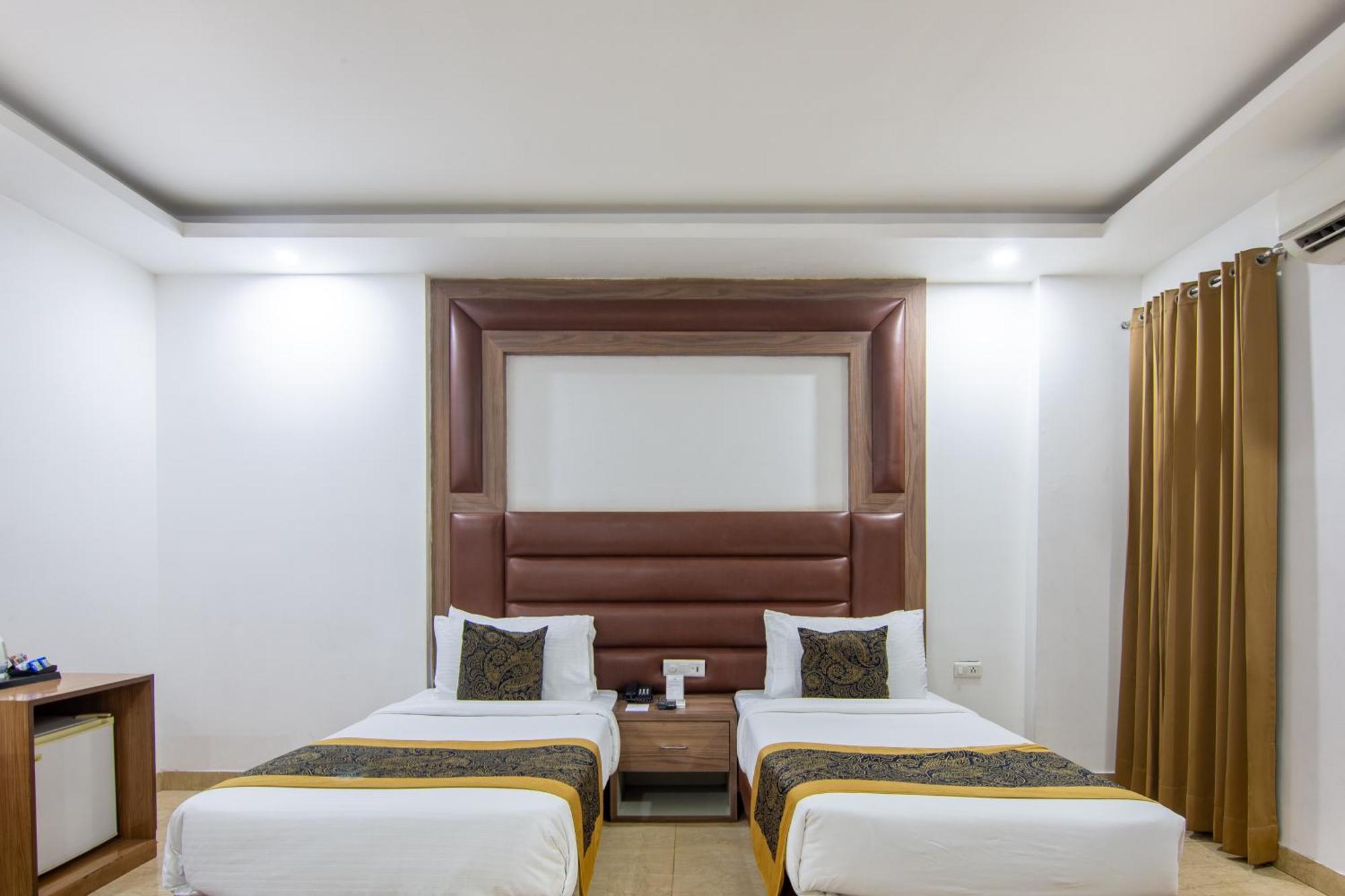 Hotel Lohmod At National Highway 8 - Free Airport Transffer 新德里 外观 照片
