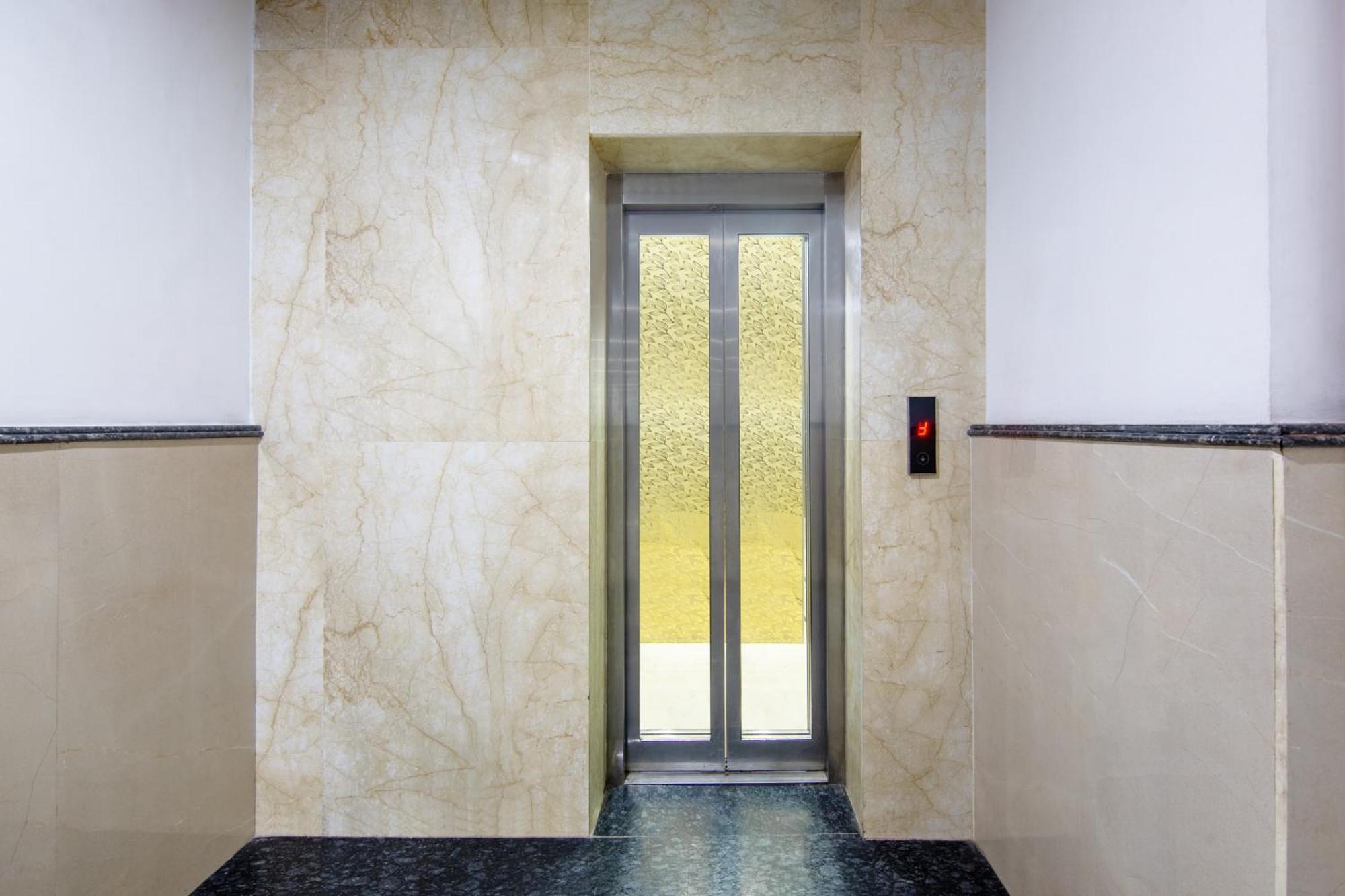 Hotel Lohmod At National Highway 8 - Free Airport Transffer 新德里 外观 照片