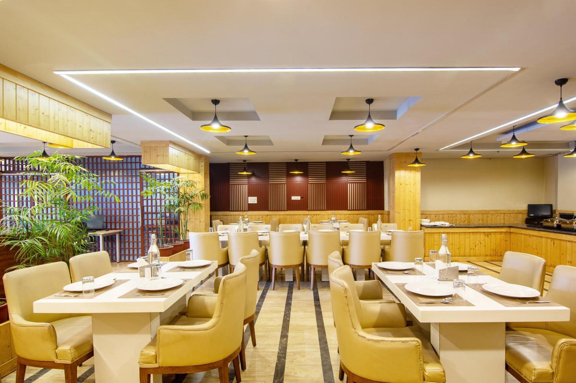 Hotel Lohmod At National Highway 8 - Free Airport Transffer 新德里 外观 照片