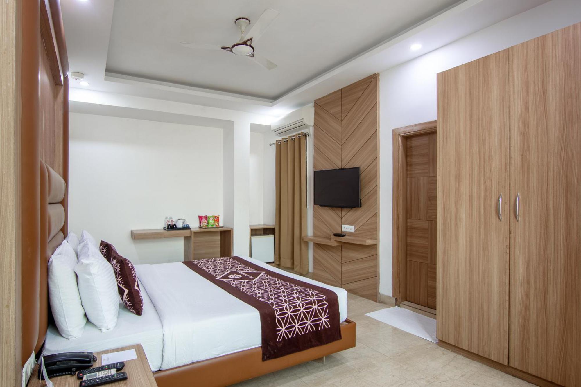 Hotel Lohmod At National Highway 8 - Free Airport Transffer 新德里 外观 照片