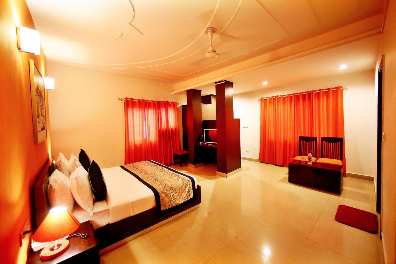 Hotel Lohmod At National Highway 8 - Free Airport Transffer 新德里 外观 照片
