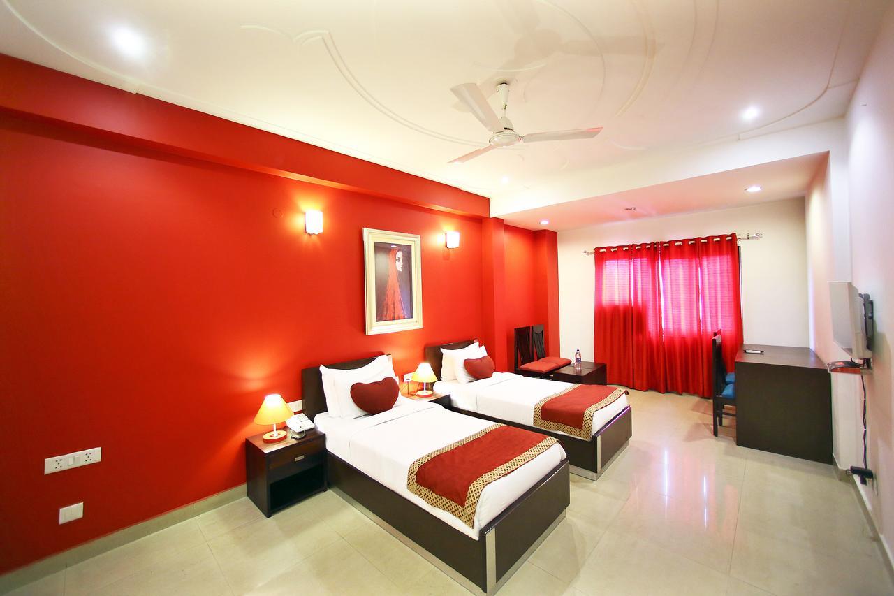 Hotel Lohmod At National Highway 8 - Free Airport Transffer 新德里 外观 照片