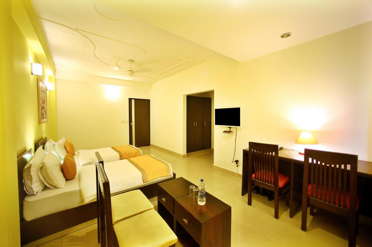 Hotel Lohmod At National Highway 8 - Free Airport Transffer 新德里 外观 照片