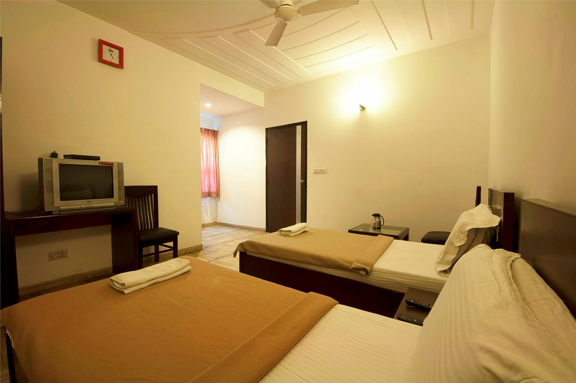 Hotel Lohmod At National Highway 8 - Free Airport Transffer 新德里 外观 照片