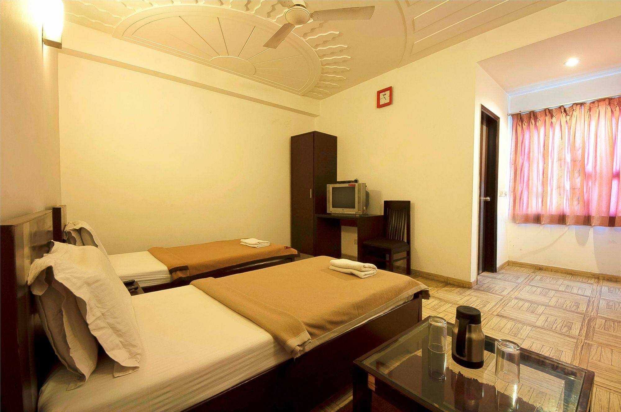 Hotel Lohmod At National Highway 8 - Free Airport Transffer 新德里 外观 照片